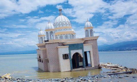 indonesia tsunami palu